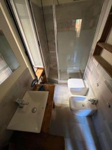 a small bathroom with a sink and a toilet at Iris 3: Un Fiore a Camogli in Camogli
