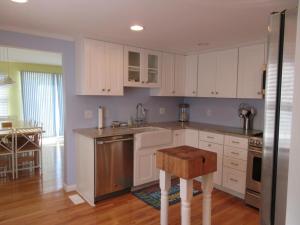 Η κουζίνα ή μικρή κουζίνα στο Single Family With Bay Views In Beach Haven