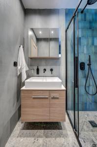 a bathroom with a sink and a shower at Villa Salanti in Koilás