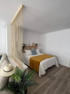 En eller flere senge i et værelse på Apartamento Azul en Sotogrande