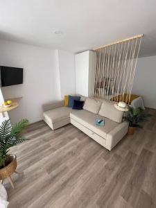 Et opholdsområde på Apartamento Azul en Sotogrande + 9 billeder