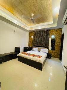 a bedroom with a large bed and a couch at Hotel Taj Star by Urban stay in Agra