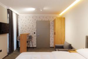 Кровать или кровати в номере Nobel apartmani Brčko