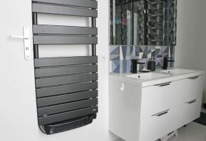 a bathroom with a white sink and a mirror at Maison 85m2- 10min de Paris Centre - Ideal Olympics in Houilles +13 photos