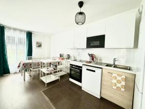 Cuina o zona de cuina de Sunny apartment near Disneyland Paris – Liz Appart