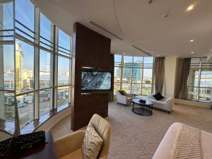 TV a/nebo společenská místnost v ubytování The S Hotel - jeddah - prince sultan street - فندق ذا اس - جده - طريق الامير سلطان