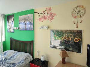 Televízia a/alebo spoločenská miestnosť v ubytovaní Apartamento en Playa Semi-Privada