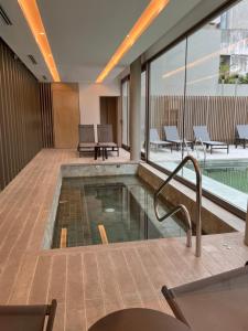 Swimming pool sa o malapit sa Modern Studio with Premium Amenities