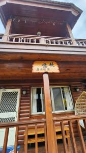 a front door of a wooden house at 秋憶木屋 in Gukeng