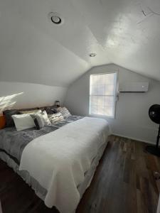 Postel nebo postele na pokoji v ubytování Retro Retreat