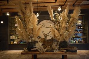 a table with two vases with animals and feathers at Hotel 螢月ｰhozukiｰ Adult Only in Sendai