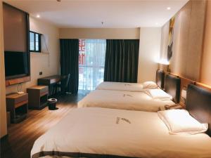 Katil atau katil-katil dalam bilik di JUNYI Hotel Nanjing Olympic Sports Center