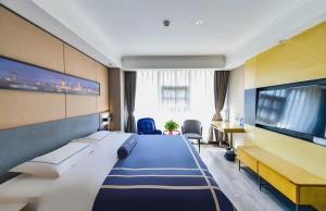 a bedroom with a large bed and a flat screen tv at LanOu Hotel Zhengzhou High-Tech Zone Headquarter Enterprise Base in Zhengzhou