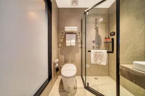 A bathroom at Thank Inn Chain Hotel Jiangsu Changshu Meili Town Meili