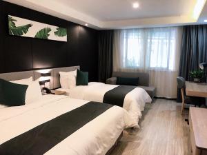 Voodi või voodid majutusasutuse Thank Inn Chain Hotel Chongqing Wuxi County Shuangzitian Street toas