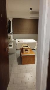 a room with a room with two beds and a table at Quilmes departamentos in Quilmes