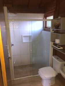 a bathroom with a shower and a toilet at Cabanas do Empório Aparados da Serra in Bom Jardim da Serra