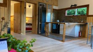 Η κουζίνα ή μικρή κουζίνα στο Cabaña el olivo +8 φωτογραφίες