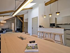 a dining room and kitchen with a table and chairs at Appartement rénové avec ski aux pieds, 4 chambres et prestations incluses à Courchevel - FR-1-613A-29 in Courchevel +8 photos