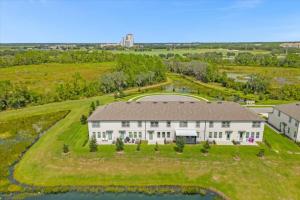 an aerial view of a large white house on a lawn at 3 Bedrooms- 2,5 Bathrooms- Festival 1880 Sa in Davenport