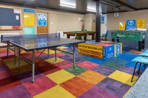 Instalaciones para jugar al ping pong en Schuss Alpine Club, Falls Creek o alrededores