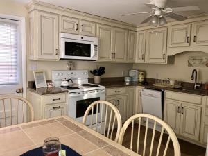 Fotografie z fotogalerie ubytování Beachy Cape Cod Perfect For Families v destinaci Beach Haven