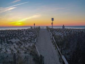 Gallery image of Beautiful Ocean Front Condo With Pool In Ship Bottom, in Ship Bottom