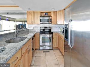 Gallery image of Beautiful Ocean Front Condo With Pool In Ship Bottom, in Ship Bottom