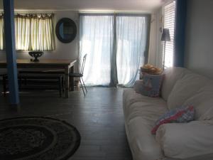 Gallery image of Super Cute!! Waterfront Lagoon In Beach Haven West! in Manahawkin