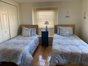 Katil atau katil-katil dalam bilik di Brant Beach Oceanfront Duplex 2Nd Fl,