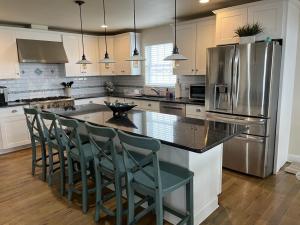 Η κουζίνα ή μικρή κουζίνα στο Bayside Beauty- Perect House For Multi Family Gatherings