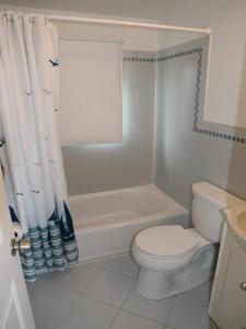 Afbeelding uit fotogalerij van 2Nd Floor Oceanfront Duplex in Beach Haven