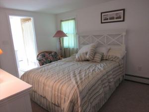 Afbeelding uit fotogalerij van Roomy Bayside Duplex- 2 Full Baths in Beach Haven