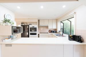 Kjøkken eller kjøkkenkrok på Cheerful 4-bedroom home with Park View