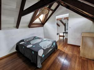 Una cama o camas en una habitación de Ti Kaz' Entre-Deux Souffles 20 fotos más