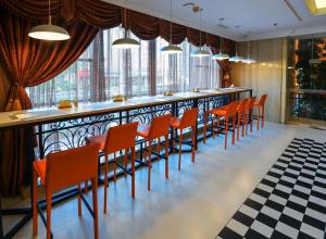 Restoran atau tempat lain untuk makan di Maison New Century Tongxiang