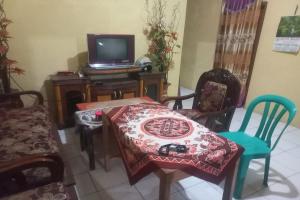 TV a/nebo společenská místnost v ubytování Hotel O Suripah Kostel Syariah