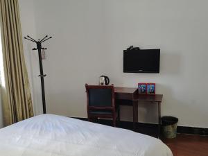 张家界大庸家民宿天门山索道站店DYJ Residential hostel的电视和/或娱乐中心