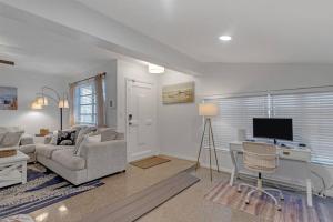 Gallery image of 7-Person Luxury Spa, Fenced Paradise, Beach Vibes in Pembroke Pines