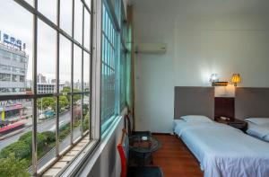 张家界大庸家民宿天门山索道站店DYJ Residential hostel客房内的一张或多张床位