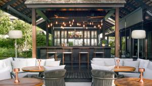 Posezení v ubytování Kimpton Kitalay Samui by IHG
