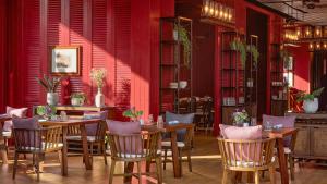 Posezení v ubytování Kimpton Kitalay Samui by IHG