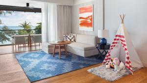 Posezení v ubytování Kimpton Kitalay Samui by IHG