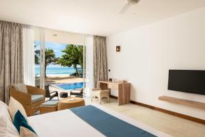 a hotel room with a bed and a view of the ocean at Vis Ta Vie -Thema Collection in Mirissa