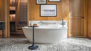 Koupelna v ubytování Kimpton Kitalay Samui by IHG