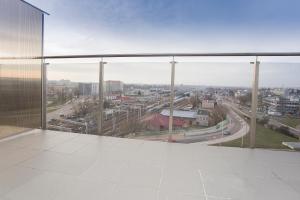 an empty room with a view of a city at Urban Jungle apartament Epsilon in Białystok