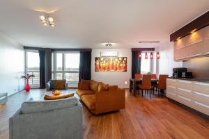 Χώρος καθιστικού στο Spacious penthouse apartment with a good view in downtown