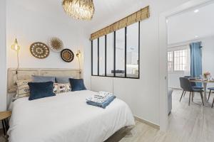 a bedroom with a bed and a dining room at Agua Viva Mar in Málaga
