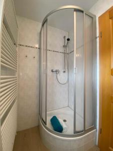 Phòng tắm tại Süderhaus Hiddensee App 4