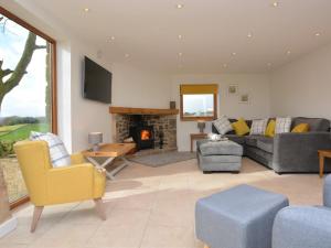 a living room with a couch and a fireplace at 2 Bed in Tansley 78219 in Tansley